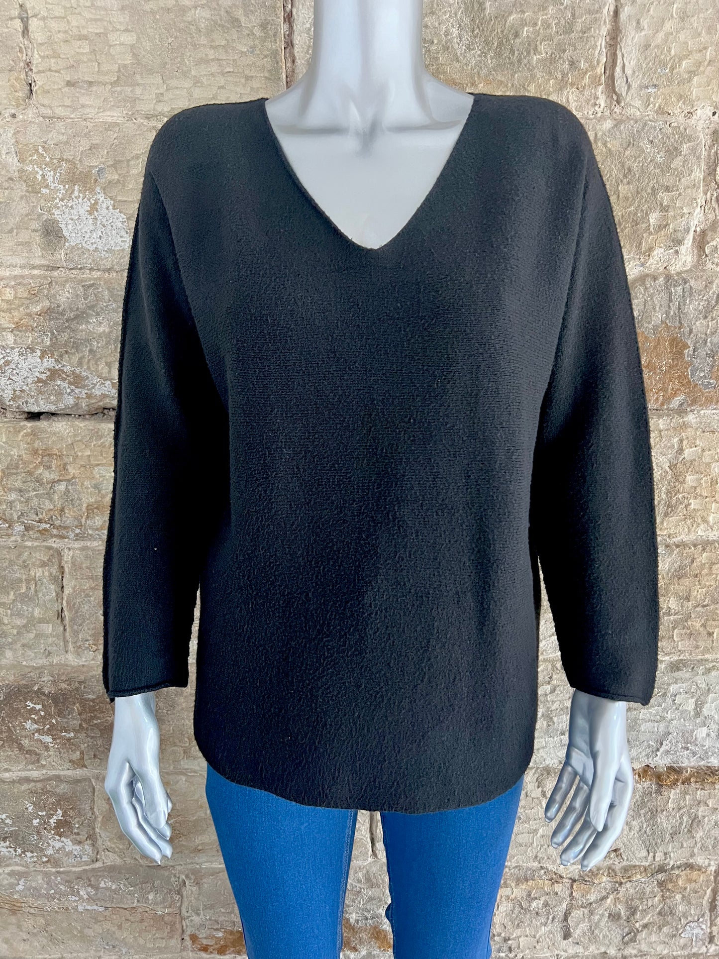 ALICE - V-Neck Sweater - Black - One Size