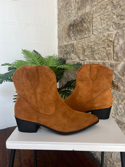 MILEY - Tan Western Ankle Boots - Slim Fit - Various Sizes