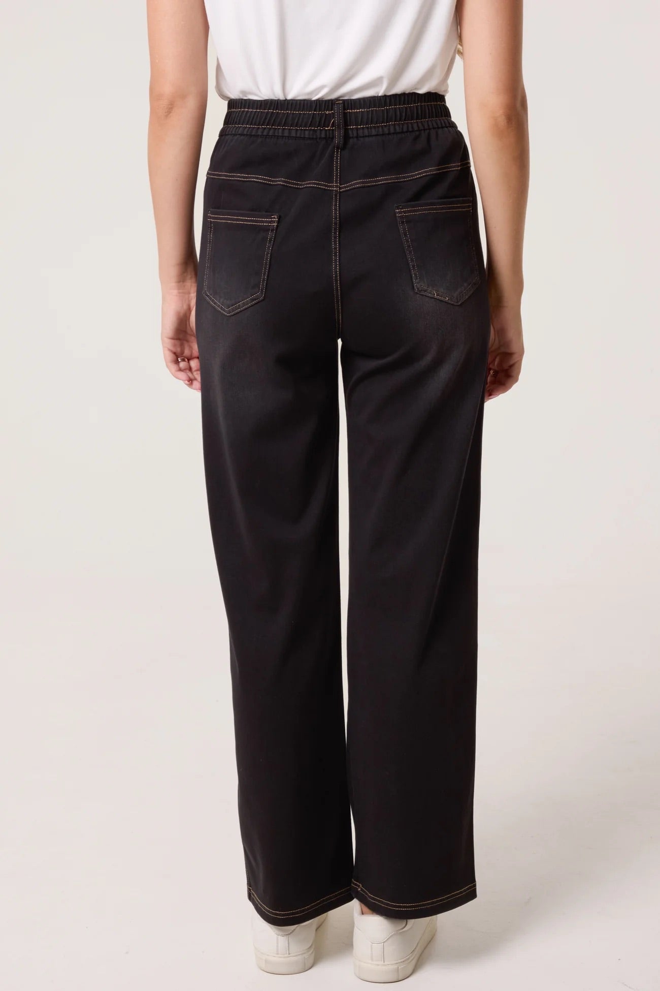LORNA - Soft Stretch Lightweight Wide Leg Pull On Jeans - 4 Sizes - Short Length - Black