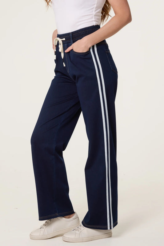 SELENA - Soft Stretch Lightweight Wide Leg Pull On Jeans - 4 Sizes
